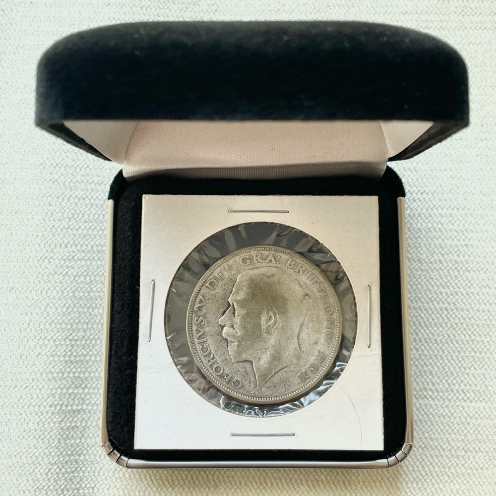 1923 SILVER HALF CROWN UNITED KINGDOM IN PRESENTATION CASE - 14.14g OF .500